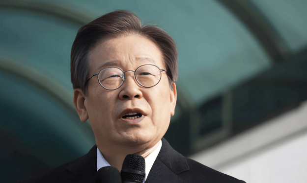 李在明刚决定对华试行免签，就被特朗普打个措手不及，颜面扫地！