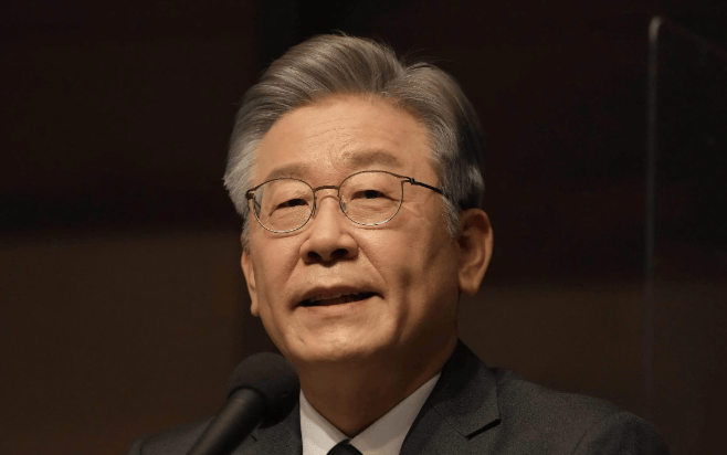 李在明刚决定对华试行免签，就被特朗普打个措手不及，颜面扫地！