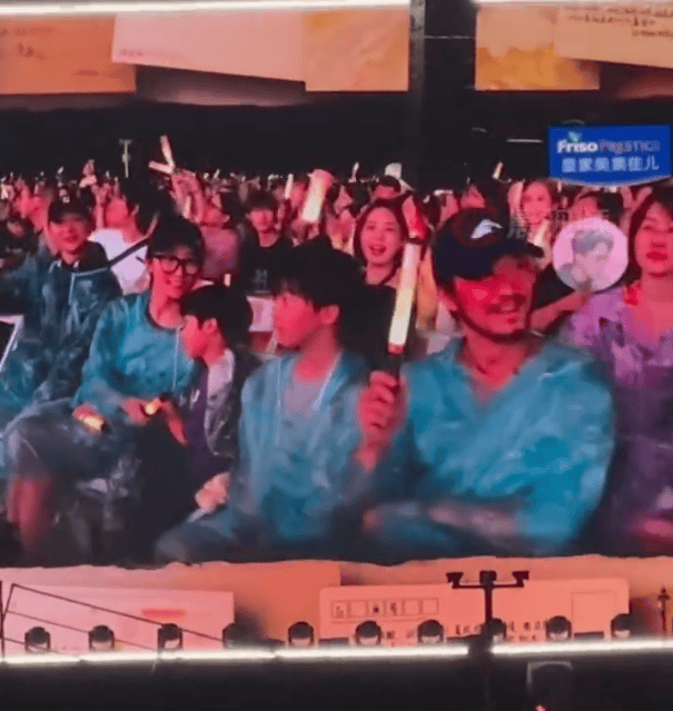 卢靖姗挺7月孕肚到演唱会支持老公！韩庚唱情歌表白老婆