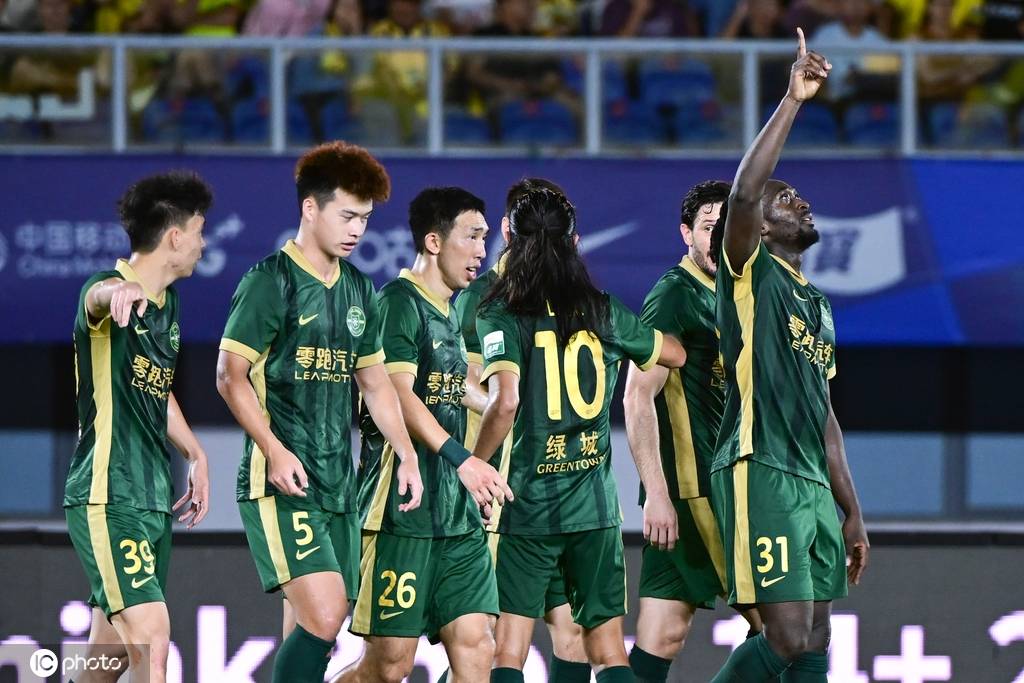 中超-米特里策伤退奥乌苏赛季首球 浙江2-0双杀西海岸