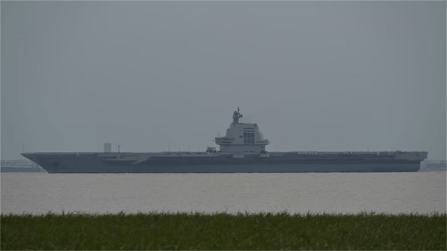 福建舰南下，甲板被罕见清空，这一幕，美军看完更担心了