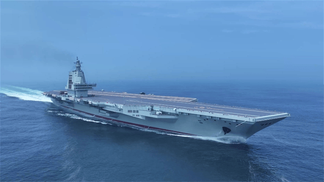 福建舰南下，甲板被罕见清空，这一幕，美军看完更担心了