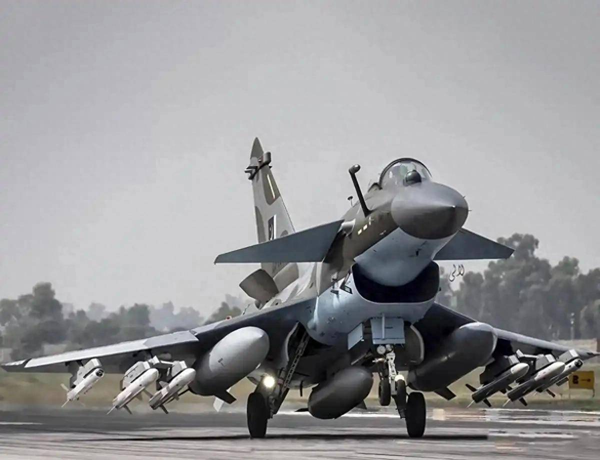 英媒披露惊人消息：印军阵风战机折损严重，4架遭击落！巴铁歼-10已手下留情