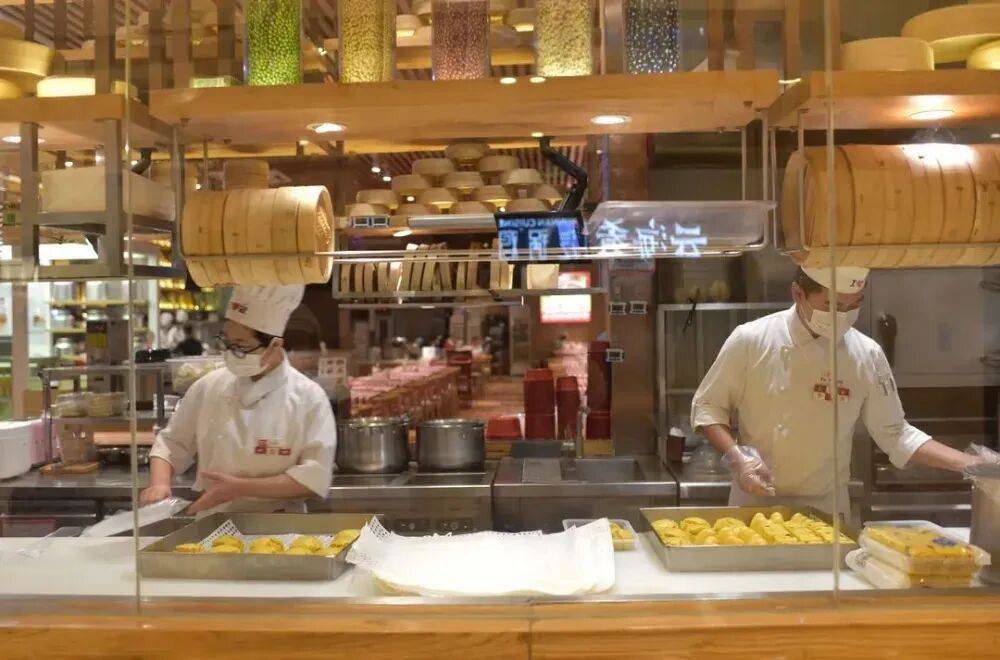 21元一个“冻馒头”罗永浩都嫌贵，于东来为什么会支持西贝？