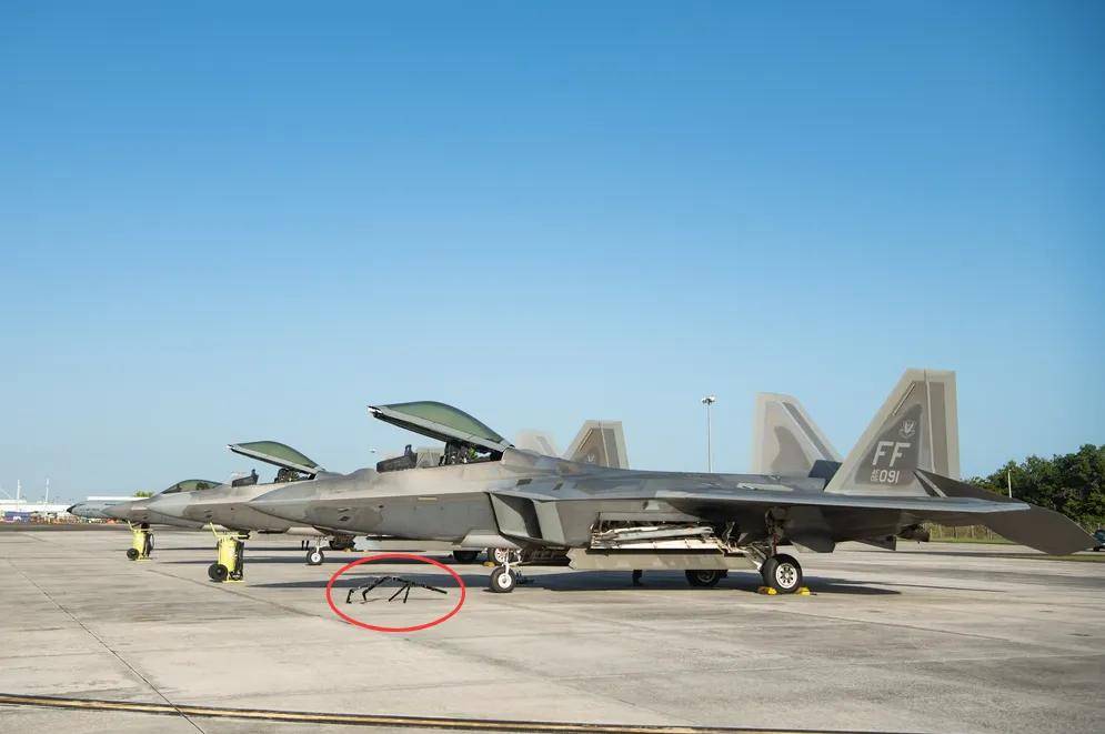 央视曝光!歼-35A改用内置登机梯,和F-35的一模一样?