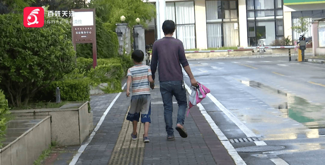 心酸!12岁男孩“独居”贵阳一安置房内,父亲回应:迫于无奈,因为……