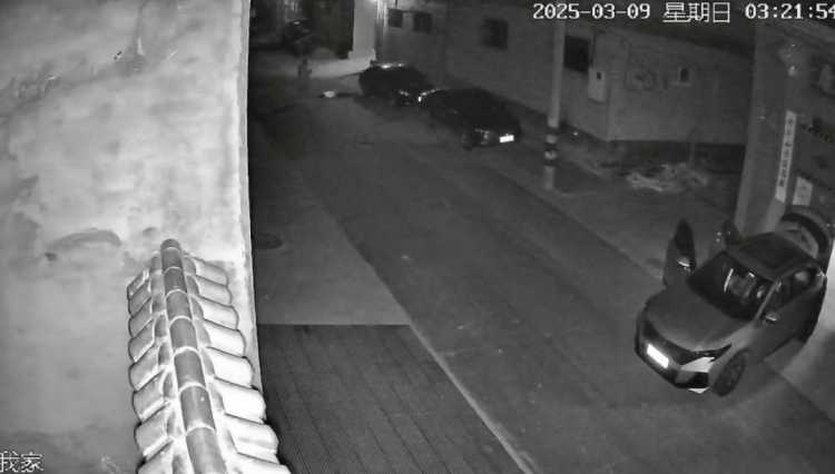 监控曝光!山西一男子因前女友拒复合持刀闯入家中,女子哥哥在家门口遇害,案件近日将开庭