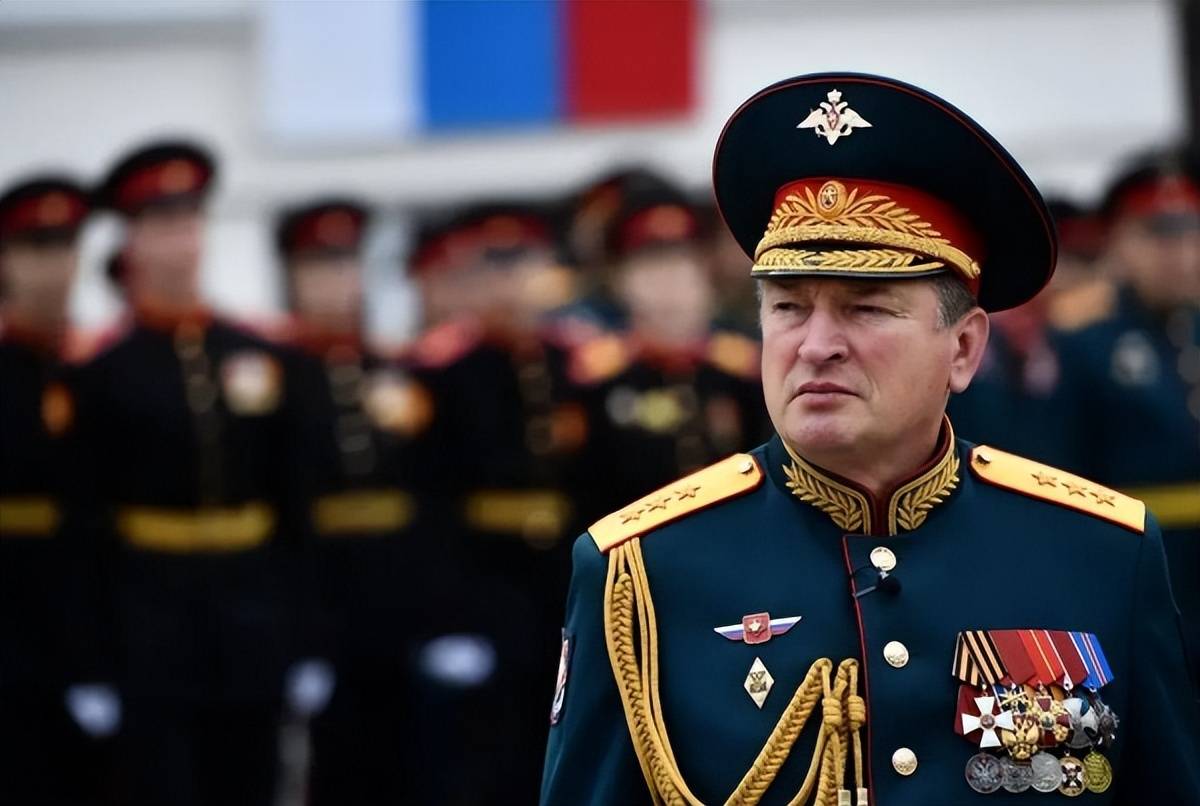 俄罗斯“最无能将军”拉平被解除军职，但普京怒气还没消，下令将其赶出俄军