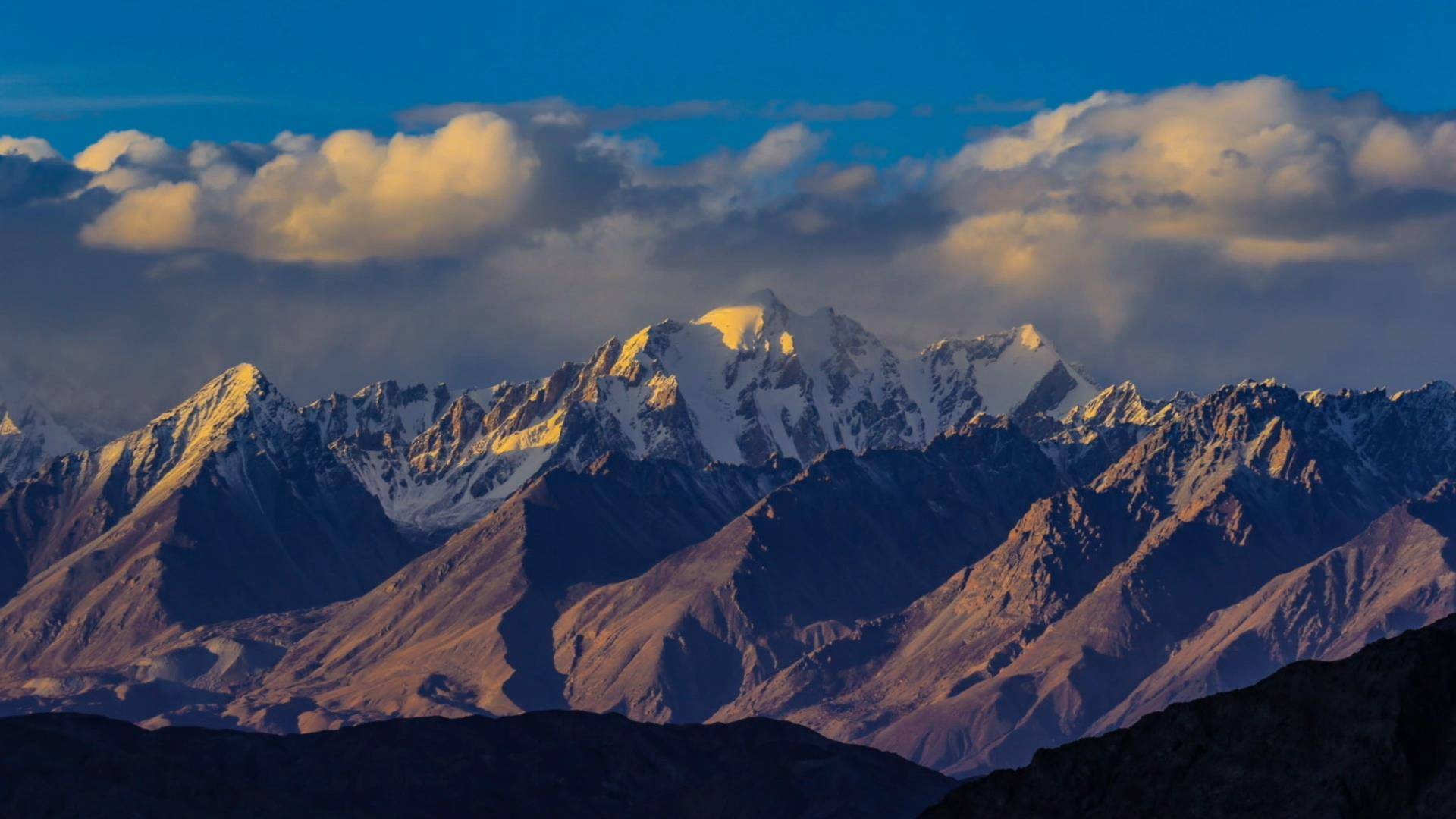 时政微视频丨瞰新疆