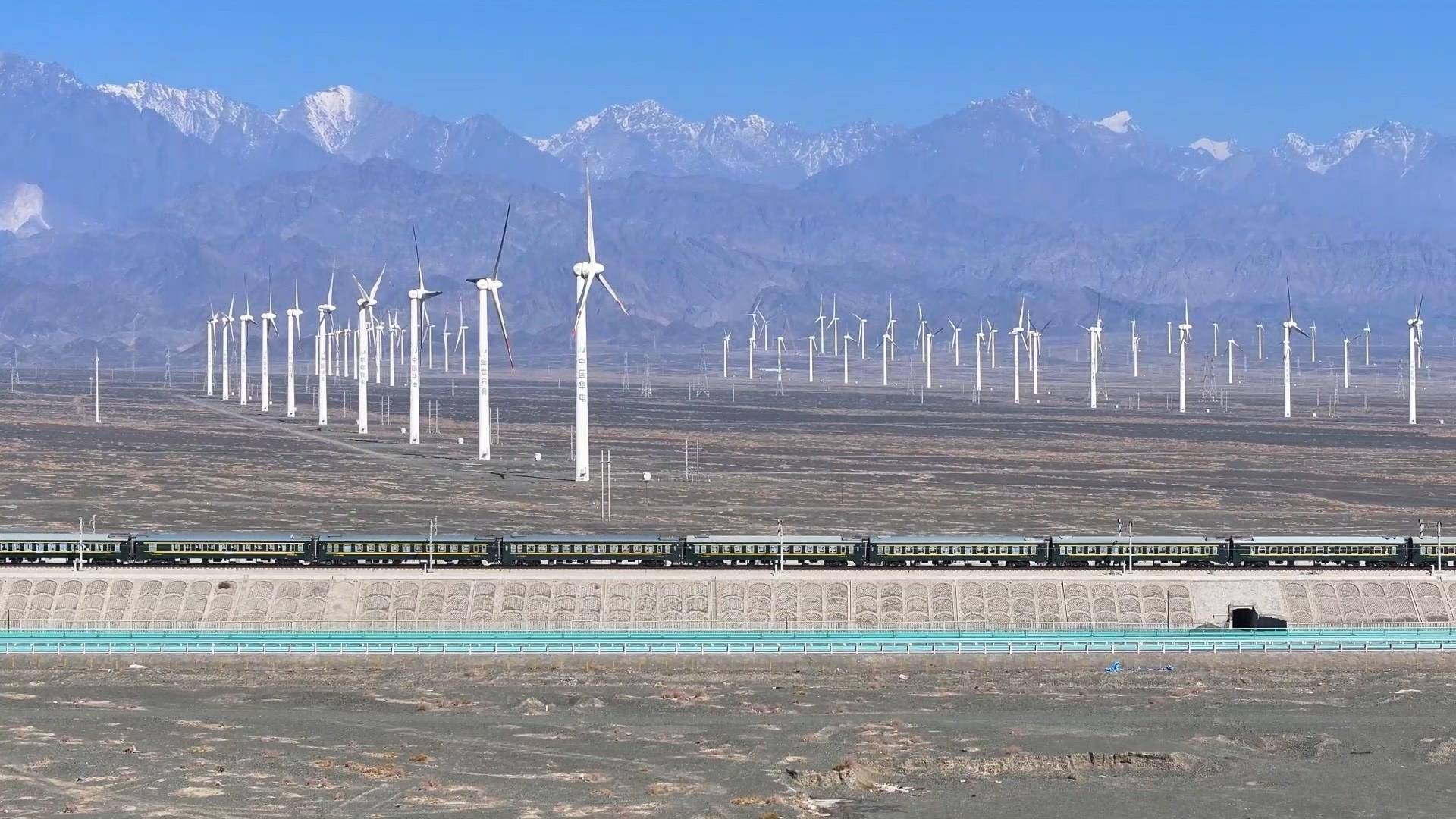 时政微视频丨瞰新疆