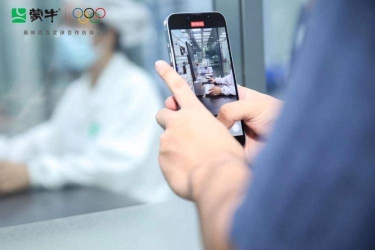 全球乳业智造新标杆在哪里？海外博主探秘蒙牛低温（武汉）工厂