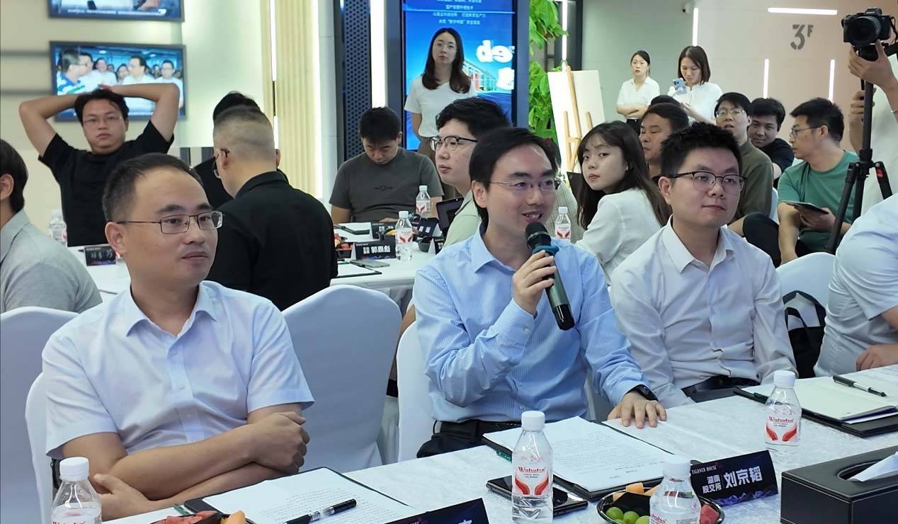 AI新力量对话科技名企：Talkweb House孵化器大学生创新创业私董会举办