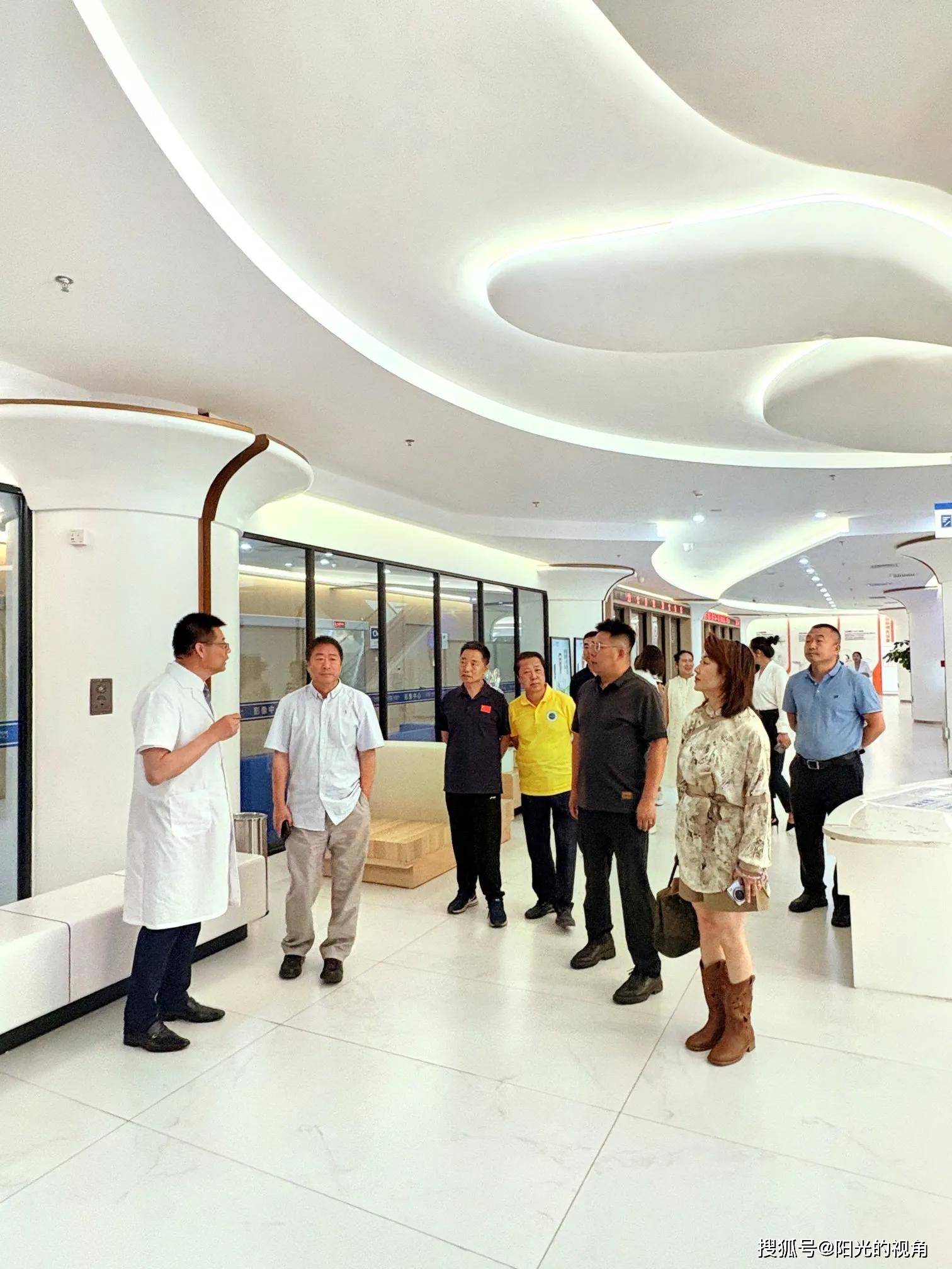 智慧碰撞与价值共生│蒙域青商私董会赋能国瑞联康健康管理集团