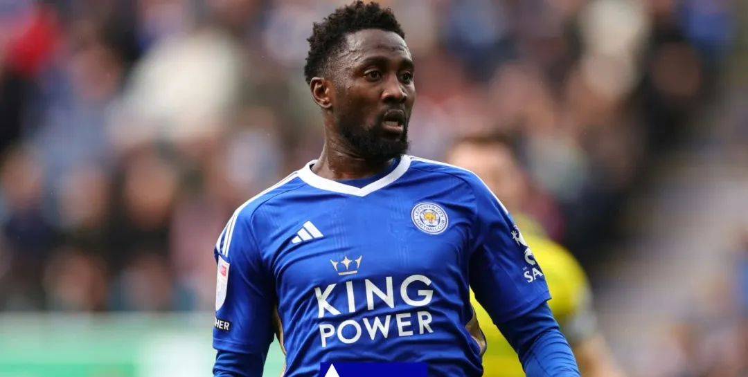 曼联真的不买后腰了?