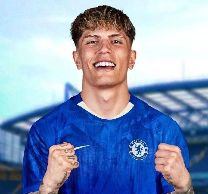 曼联真的不买后腰了?