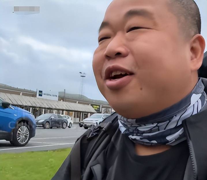 继张雪峰后，蓝战非被禁止关注，此前炫富、消极言论引争议