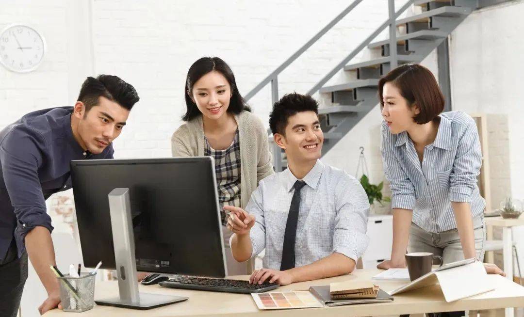 从年薪百万到降薪裁员,揭开“禁止炫富”的金融圈职场真相