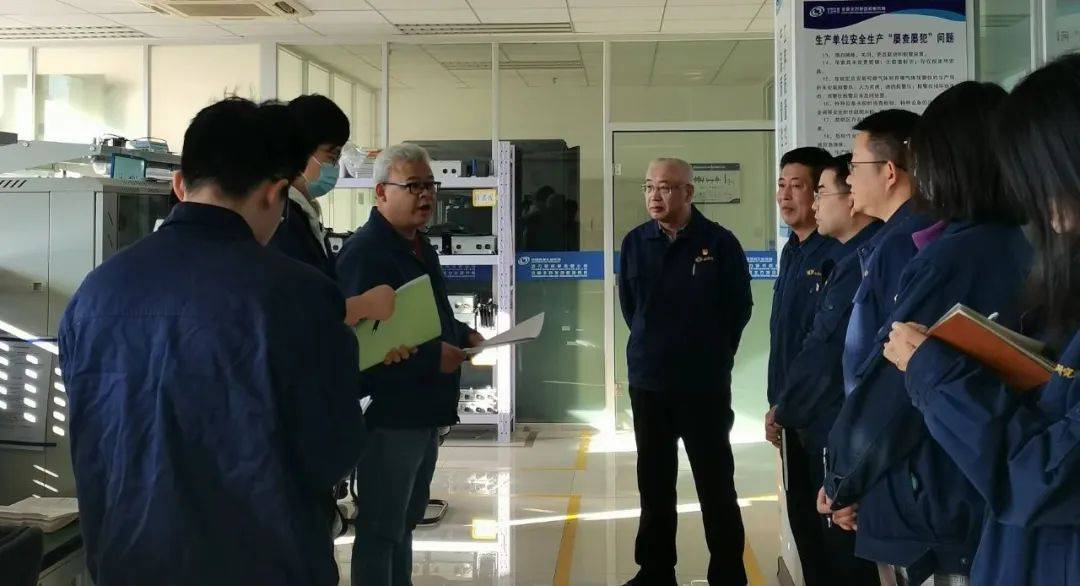 动力院党委书记、董事长迟春生参加发动机研究所智能控制技术部班前会