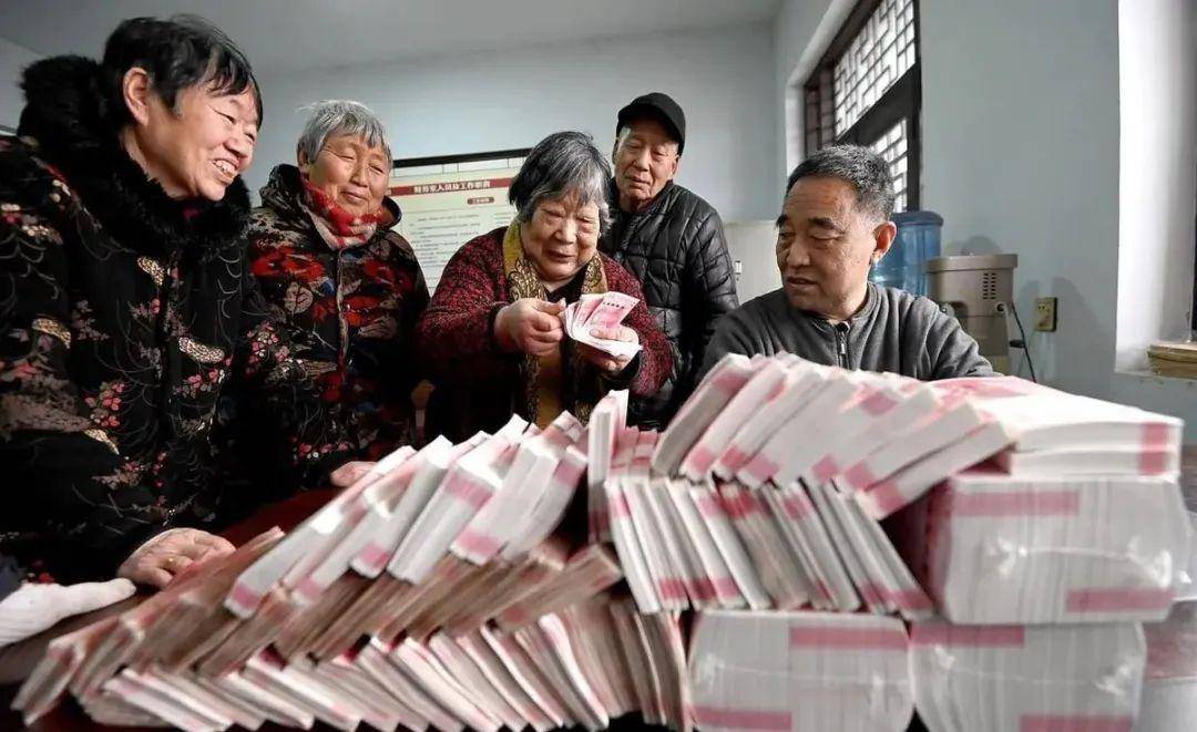 人社部刚交了底!2026年养老金或上涨有望,会继续限高拉低?2025年12月31日前退休的人员,都可以参与吗?