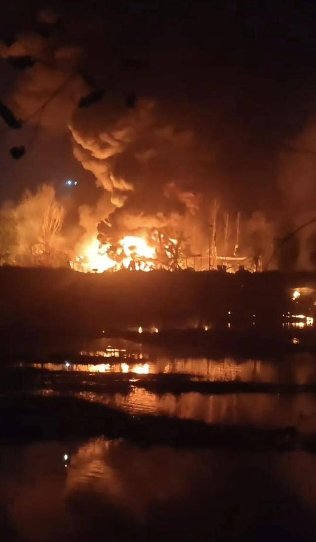山东一工厂起火爆炸，火球腾空而起！附近数公里有震感