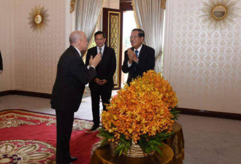 柬埔寨国王在京手术，洪森携子来华看望：感谢中方