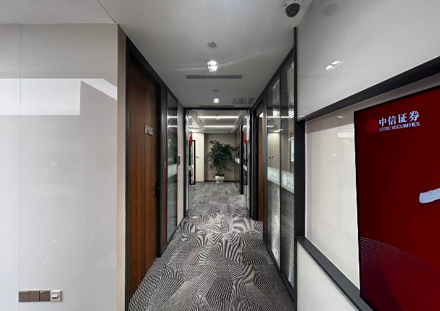 证券办公室(证券公司办公室照片)