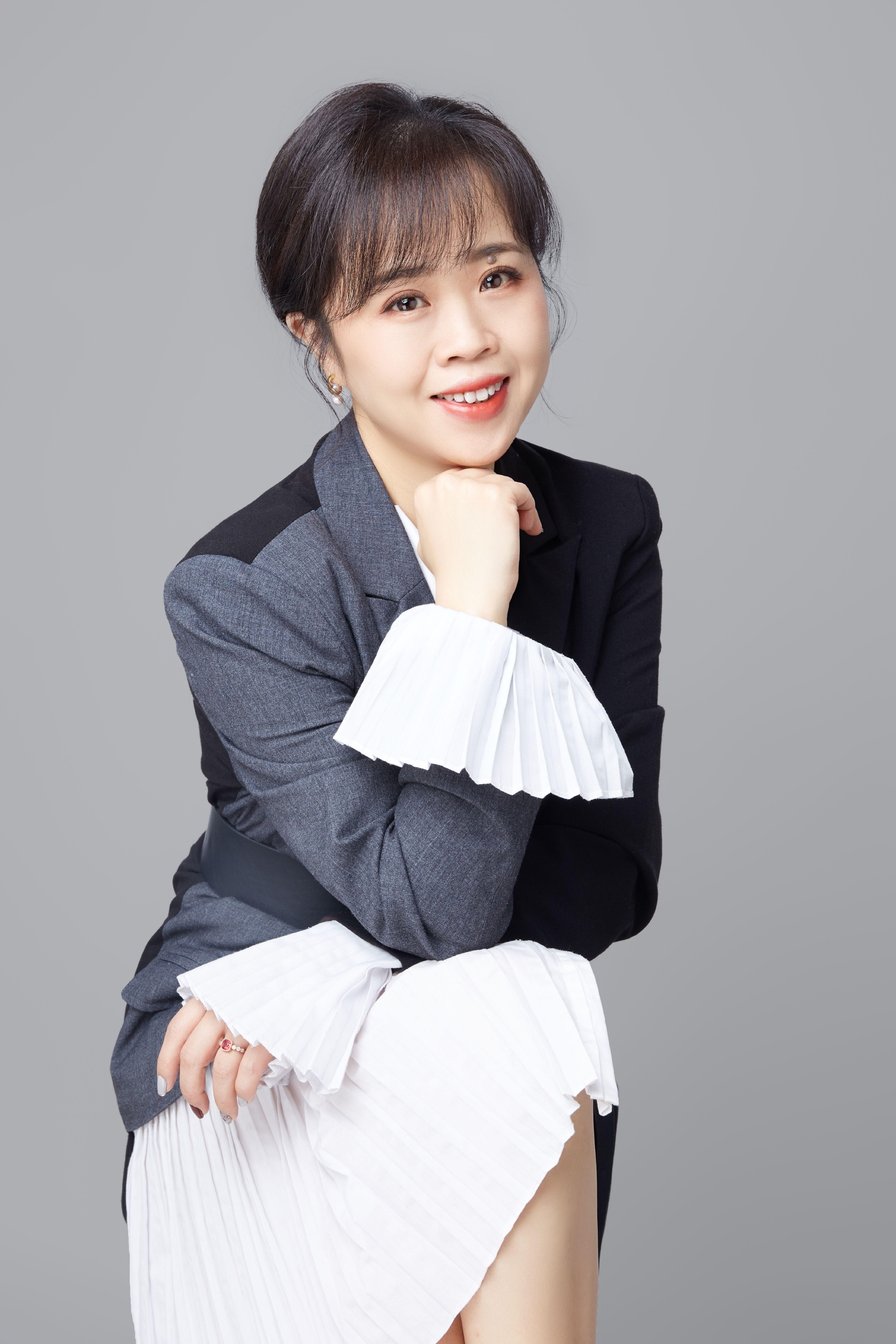 证券美女(证券美女的主动现身)